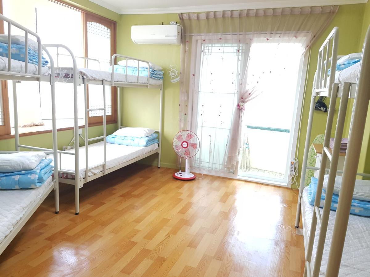Nice View Guesthouse Seogwipo Exterior foto